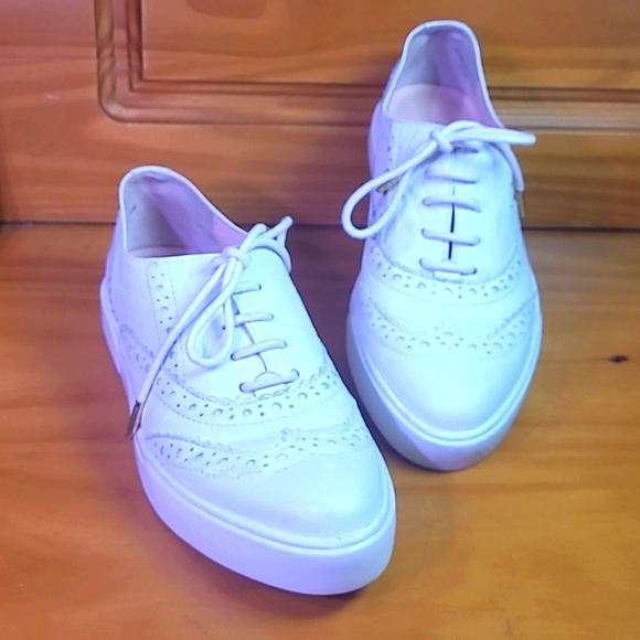 Kate Spade ♤ Oxford Style Sneakers - Picture 3 of 13